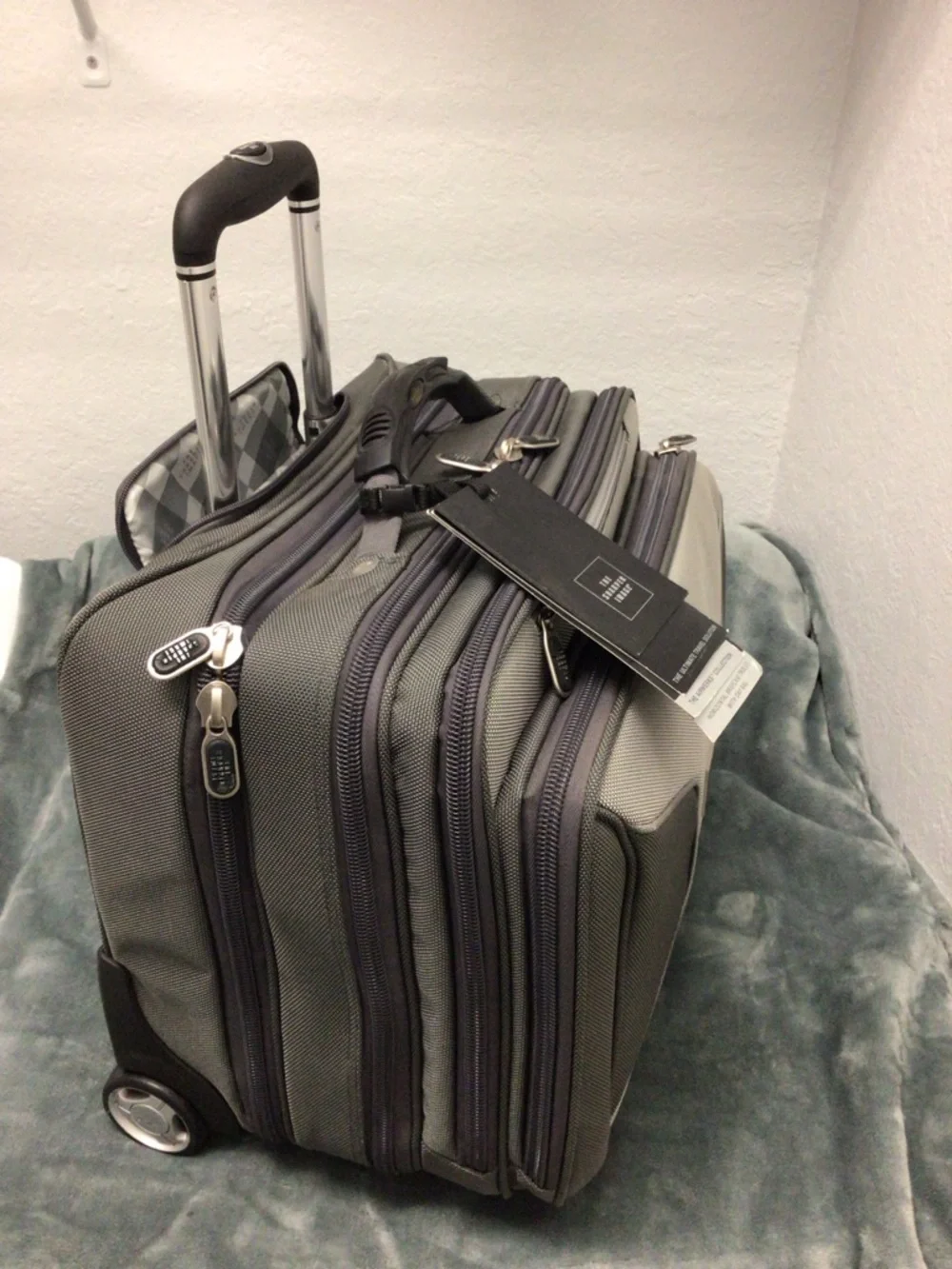 Sharper Image Gray and Dark Gray Rolling Laptop Briefcase - Picture 2 of 8